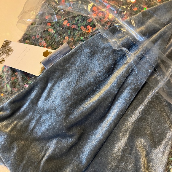 Aviva Stanoff Sparkle Thunderstruck Luxe Throw NWT 250.00 MSRP Sold Out On Web - Picture 4 of 4